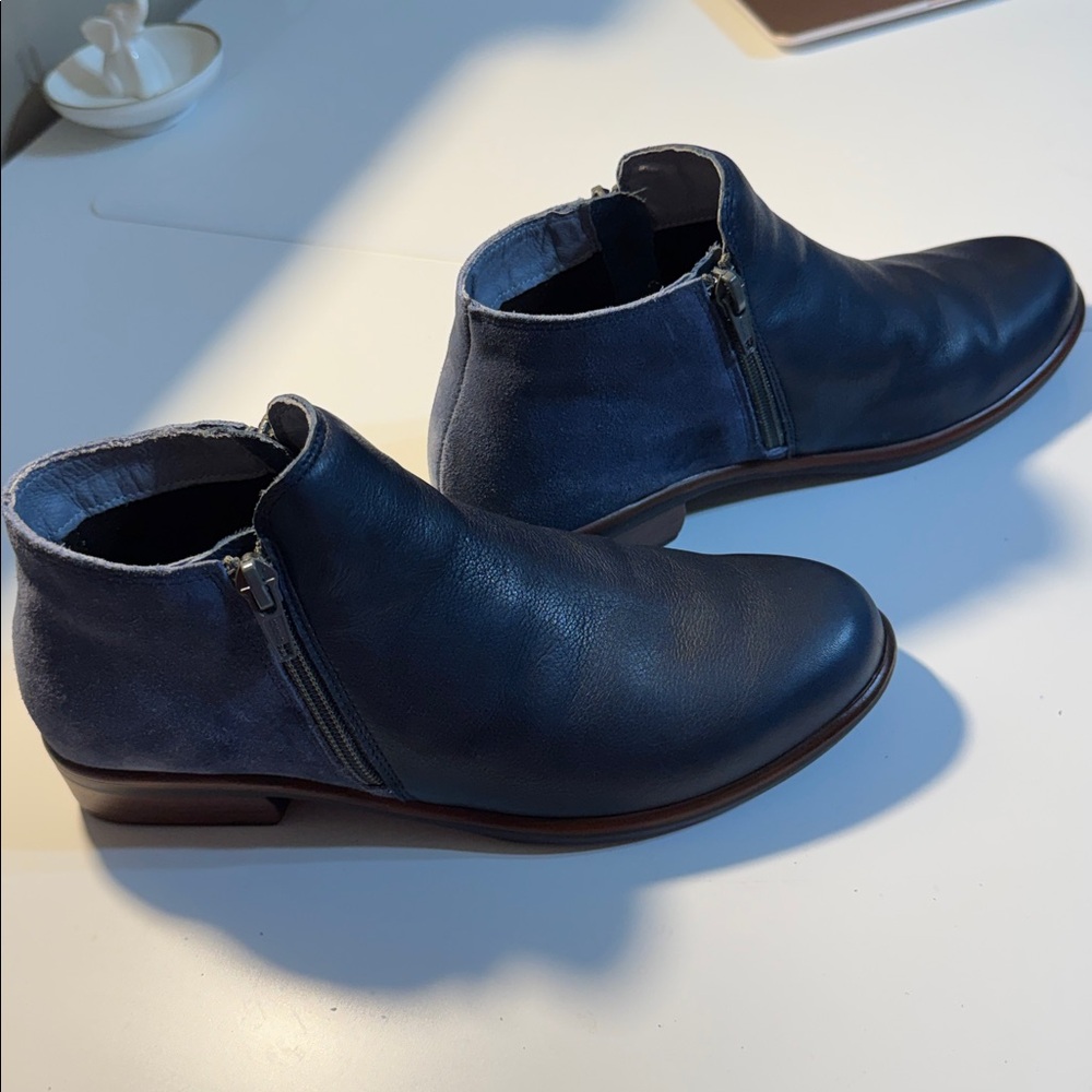 Naot Helm Navy Dark Blue Suede Zippers Ankle Boots